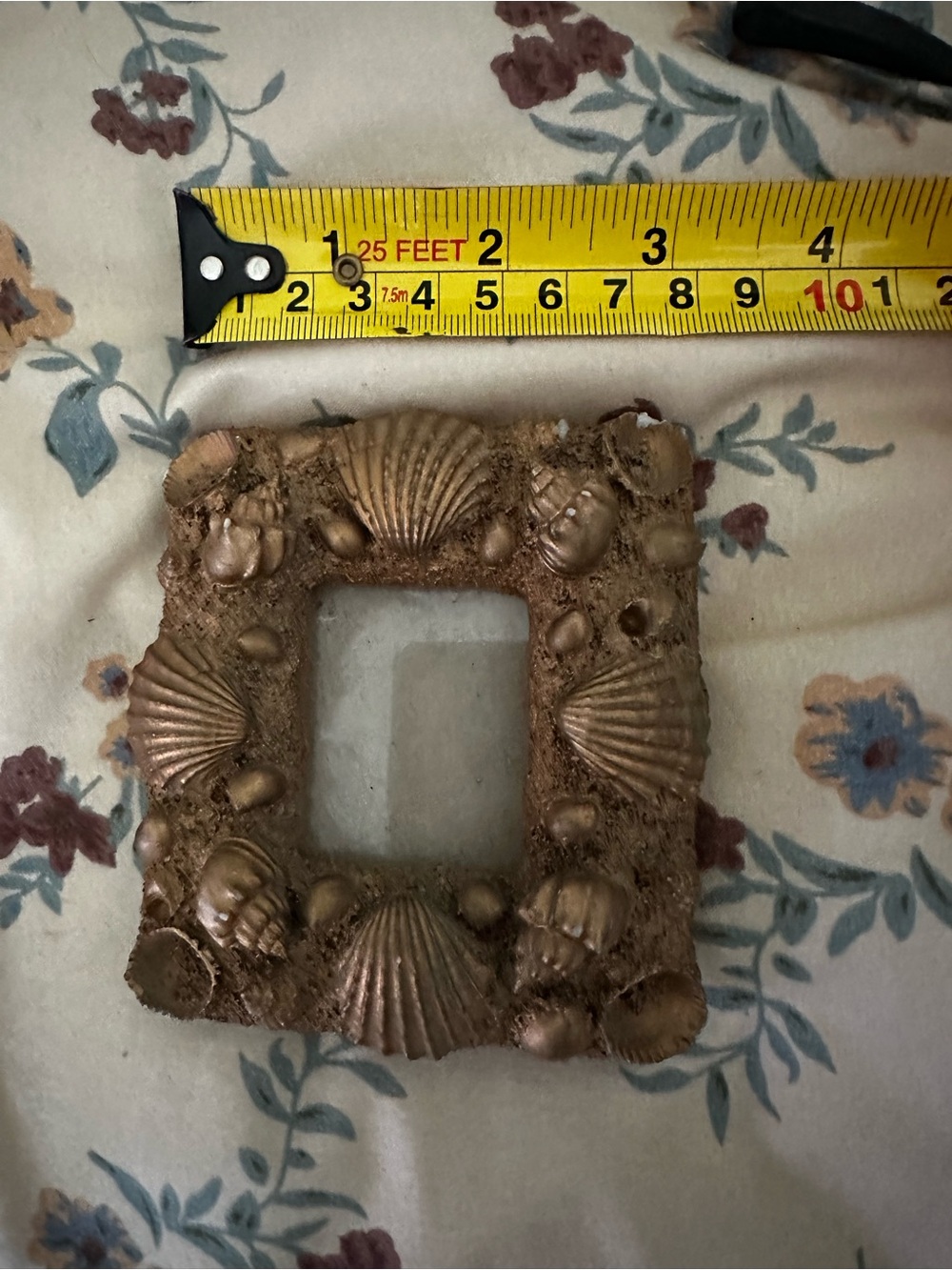 Tiny Seashell Accent Frame  - Gold Toned